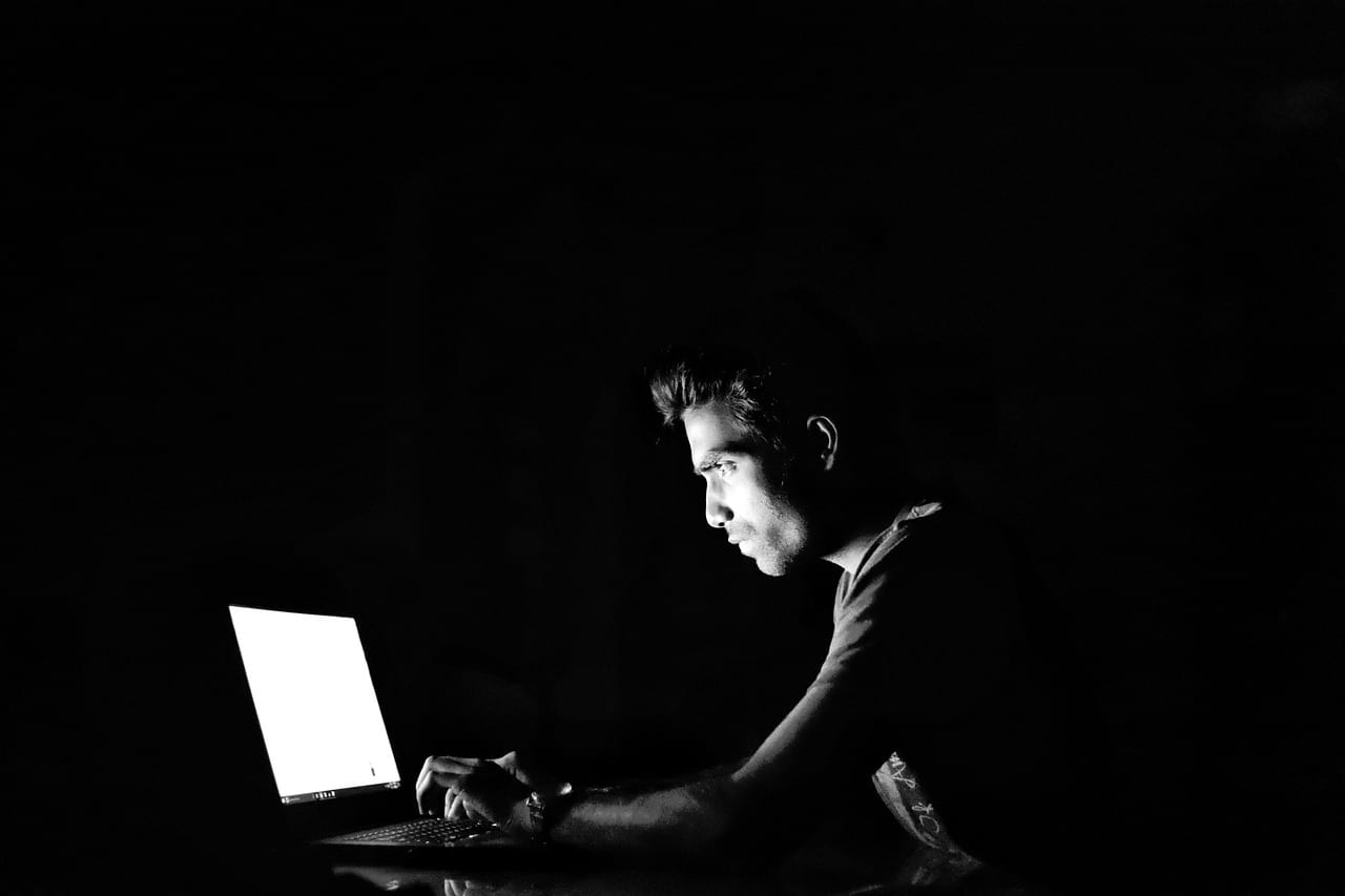Bezpieczeństwo cybernetyczne: Jak chronić się przed zagrożeniami w sieci?